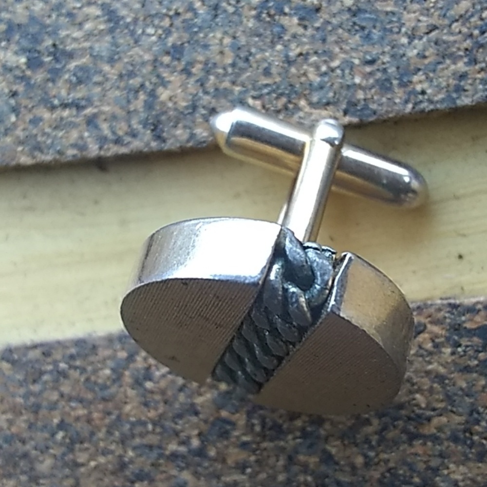 Cufflink - Picture 5 of 8